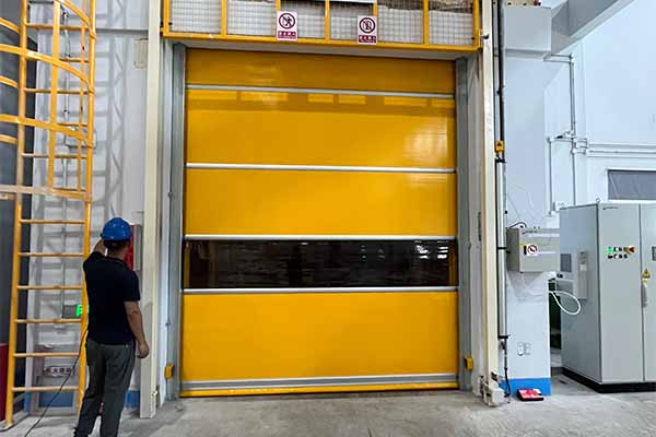 出口加工区快速门应用指南：效率、安全与定制的完美结合