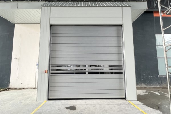 涡轮硬质快速门选型指南：为什么越来越多工厂都在升级？