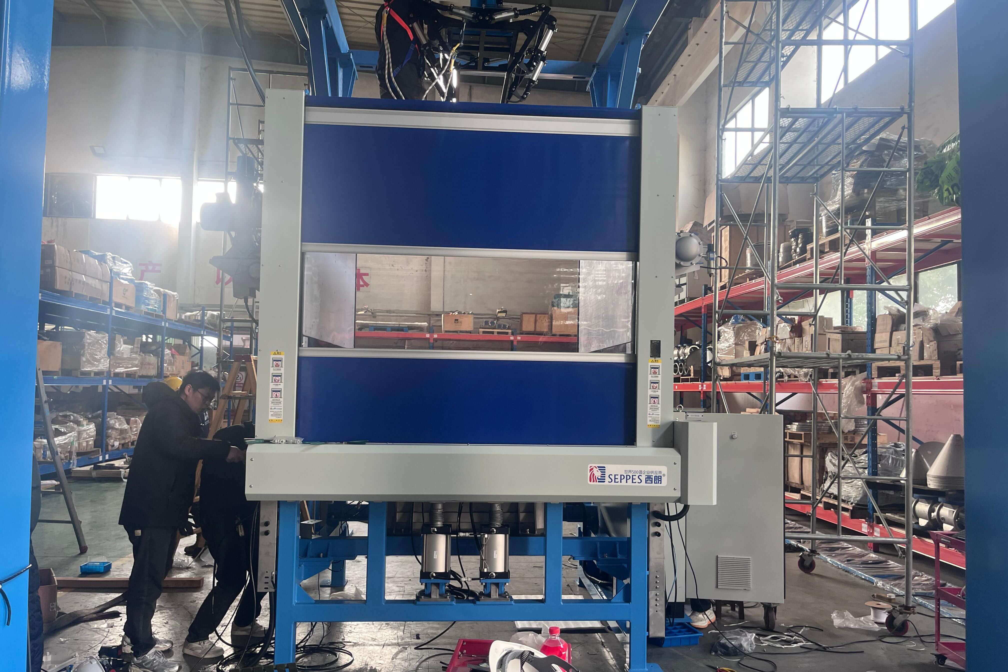 定制倒装快速门：特殊安装环境下的高效工业门解决方案