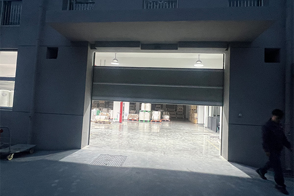 塑料彩印行业快速门如何提升产能与洁净度