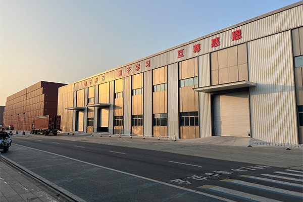 优化重型制造车间物流通道：5米大型工业提升门项目