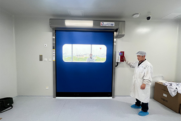 净化车间的高效升级方案：拉链快速门真实项目案例深度解析