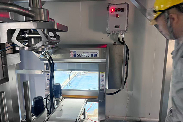 小型定制快速门